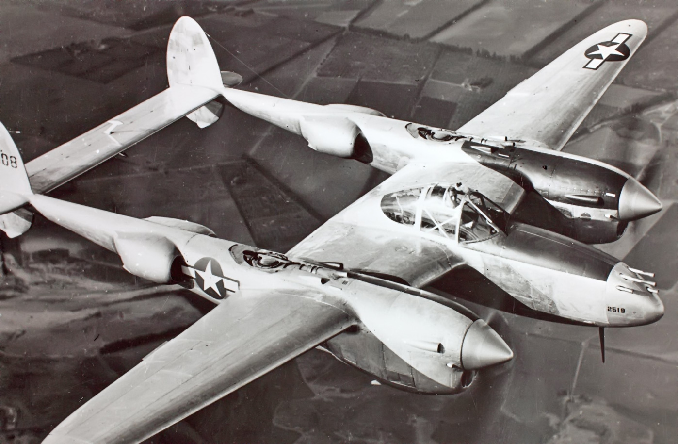 История п 38 5 класс. P-38 Lightning. Локхид п 38 Лайтнинг. Lockheed p-38l Lightning. Самолет п 38 Лайтинг.